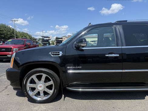 Used 2013 Cadillac Escalade Luxury AWD/4WD image 7