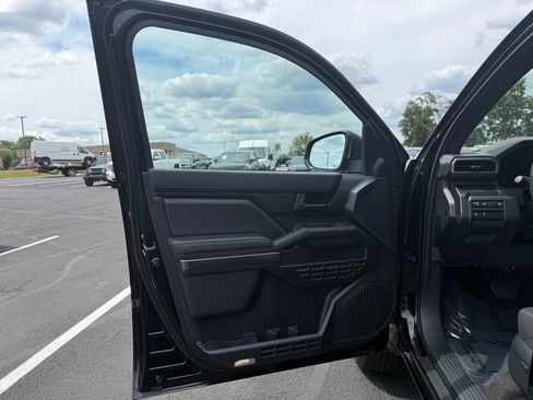 Used 2025 Toyota 4Runner SR5 AWD/4WD image 25