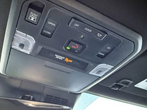 Used 2025 Toyota Tacoma TRD Off-Road image 23