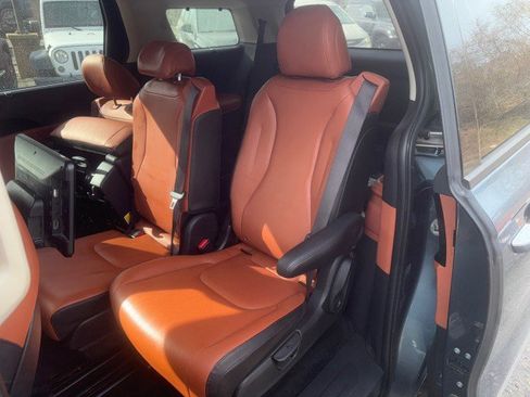 Used 2022 Kia Carnival SX image 11