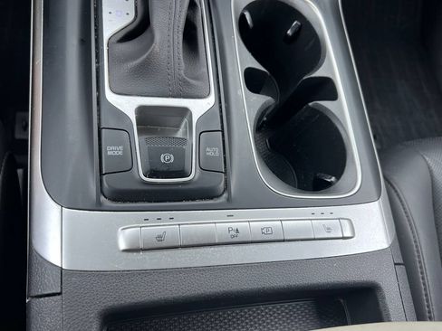 Used 2023 Kia Carnival LX FWD image 37
