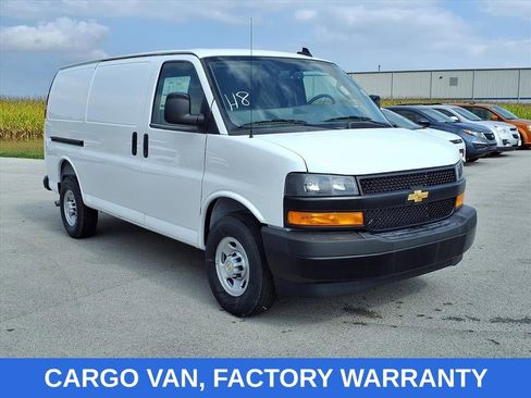 Used 2025 Chevrolet Express 3500 w/ Driver Convenience Package image 1