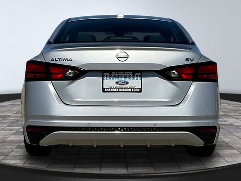 Used 2024 Nissan Altima 2.5 SV image 5