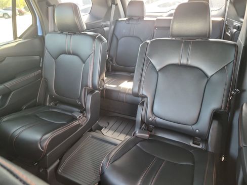 Used 2023 Honda Pilot TrailSport image 17