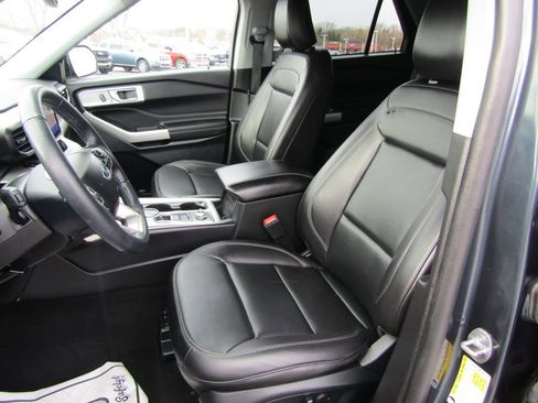 Used 2023 Ford Explorer XLT w/ Equipment Group 202A image 10