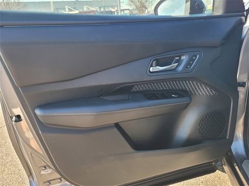 Used 2024 Nissan Ariya AWD image 18