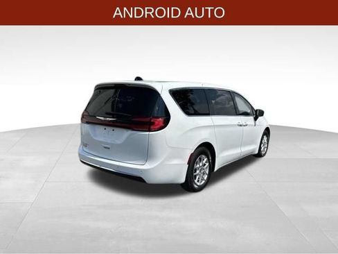 Used 2024 Chrysler Pacifica Touring-L FWD image 7