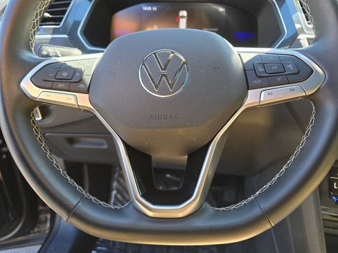 Certified 2024 Volkswagen Tiguan SE AWD/4WD image 35