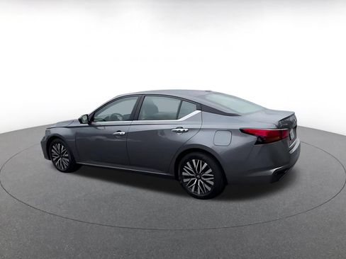 Used 2025 Nissan Altima 2.5 SV FWD image 10