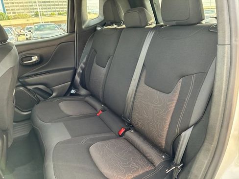 Used 2023 Jeep Renegade Latitude AWD/4WD image 10