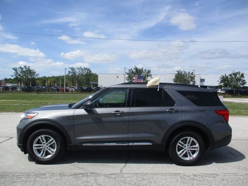 Certified 2022 Ford Explorer XLT AWD/4WD image 4