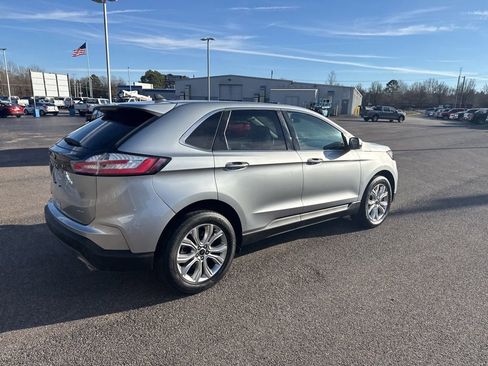 Used 2024 Ford Edge Titanium image 3
