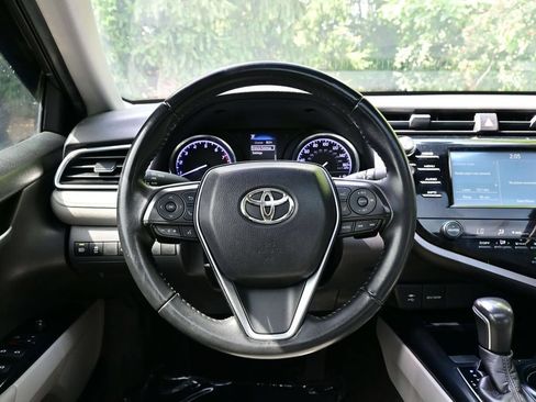Used 2018 Toyota Camry SE w/ Moonroof Package FWD image 49