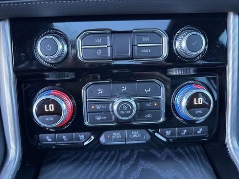 Used 2022 GMC Yukon Denali w/ Denali Premium Package image 35