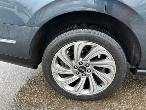 Used 2024 Lincoln Navigator Premiere image 19