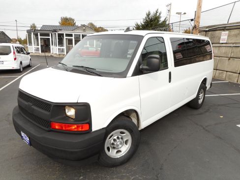 Used 2017 Chevrolet Express 2500 LS image 4