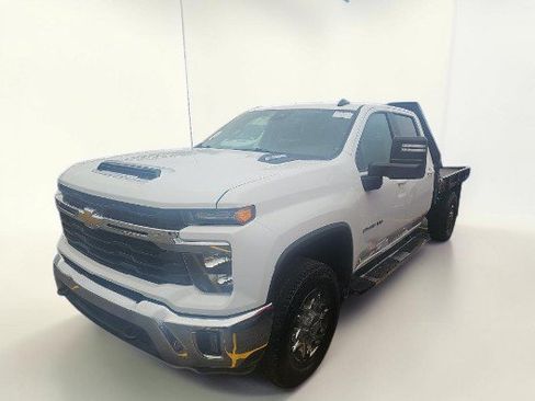 Used 2024 Chevrolet Silverado 2500 LT w/ Convenience Package AWD/4WD image 3