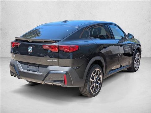 New 2026 BMW X2 xDrive28i w/ Technology Package AWD/4WD image 2