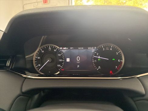 Used 2023 Land Rover Range Rover Evoque R-Dynamic S image 32