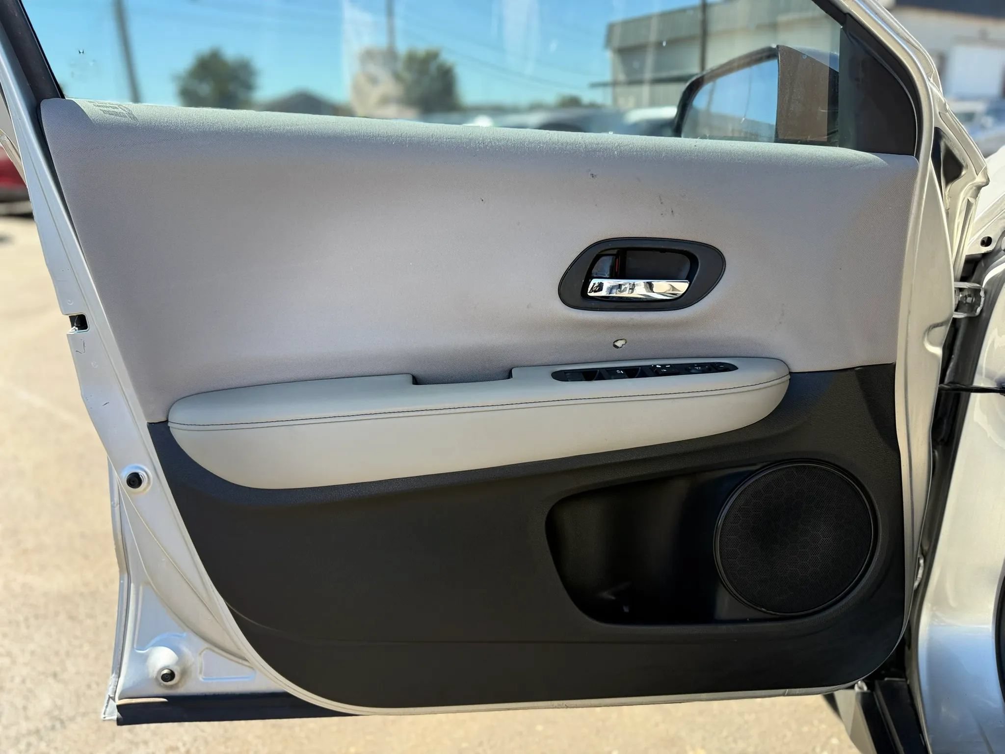 Used 2016 Honda HR-V LX image 25