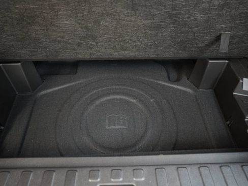 Used 2024 Chevrolet Equinox LT w/ LPO, Floor Liner Package FWD image 11