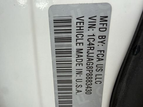 Used 2023 Jeep Grand Cherokee L Laredo RWD image 34