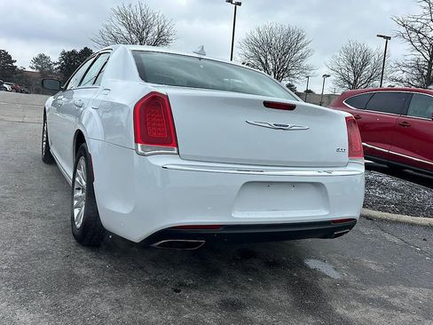 Used 2020 Chrysler 300 Touring L w/ Quick Order Package 2EF image 8