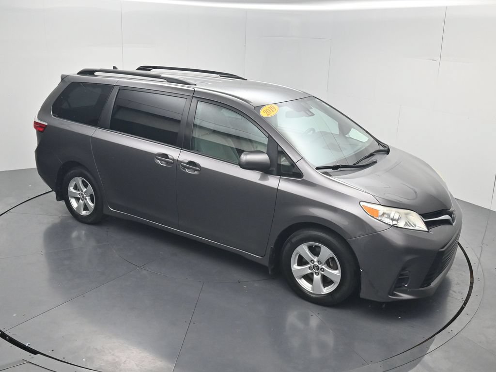 Used 2019 Toyota Sienna LE w/ Carpet Mat Package FWD image 41