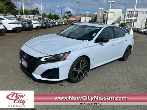 Used 2023 Nissan Altima 2.5 SR w/ SR Premium Package FWD image 1