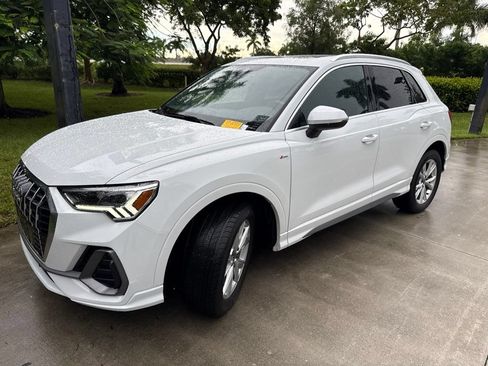 Used 2024 Audi Q3 2.0T Premium w/ Convenience Package AWD/4WD image 1