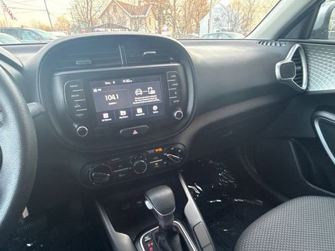 Used 2020 Kia Soul LX image 24