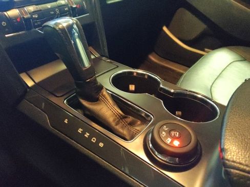 Used 2017 Ford Explorer XLT w/ Equipment Group 202A AWD/4WD image 26