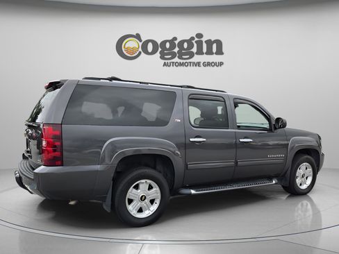 Used 2010 Chevrolet Suburban LT w/ Luxury Package AWD/4WD image 5