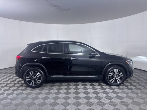 Used 2025 Mercedes-Benz GLA 250 4MATIC image 10