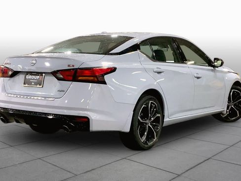 Used 2023 Nissan Altima 2.5 SR w/ SR Premium Package AWD/4WD image 12