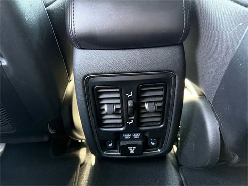 Used 2020 Jeep Grand Cherokee Limited w/ Luxury Group II image 29