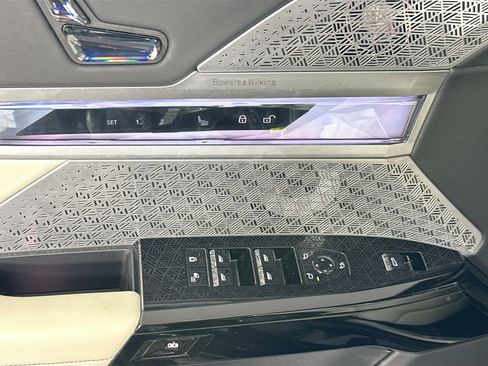 Certified 2023 BMW 740i w/ Luxury Rear Seating Package image 18