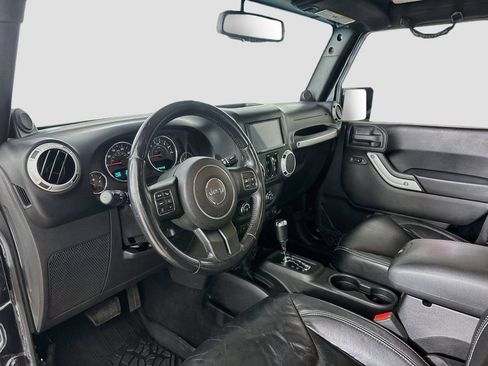 Used 2013 Jeep Wrangler Unlimited Sahara w/ Dual Top Group AWD/4WD image 10