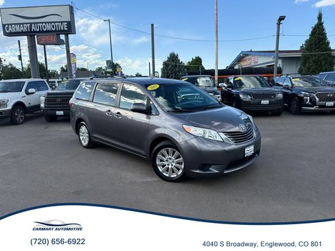 Used 2016 Toyota Sienna LE AWD/4WD image 1