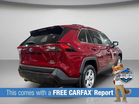 Used 2021 Toyota RAV4 XLE w/ Convenience Package image 3