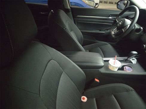 Used 2022 Nissan Altima 2.5 SV image 9