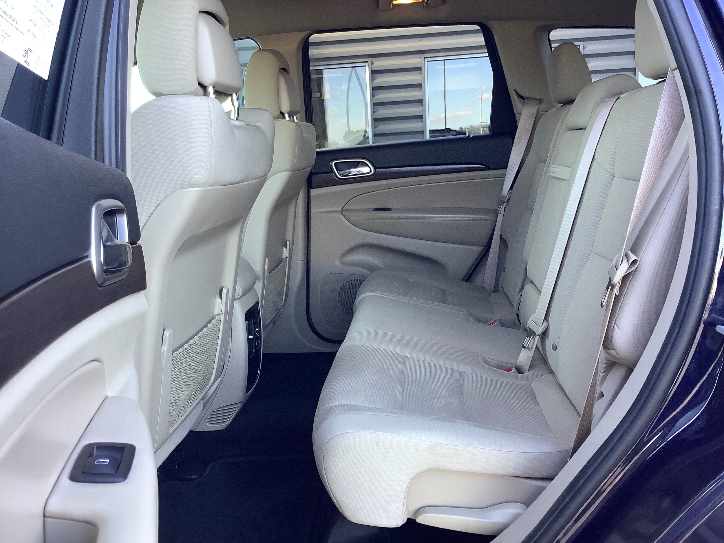 Used 2014 Jeep Grand Cherokee Laredo w/ All Weather Capability Group AWD/4WD image 11
