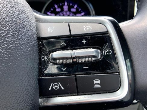 Used 2024 Kia Carnival EX FWD image 20