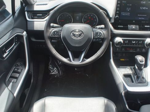 Used 2022 Toyota RAV4 XLE Premium FWD image 5