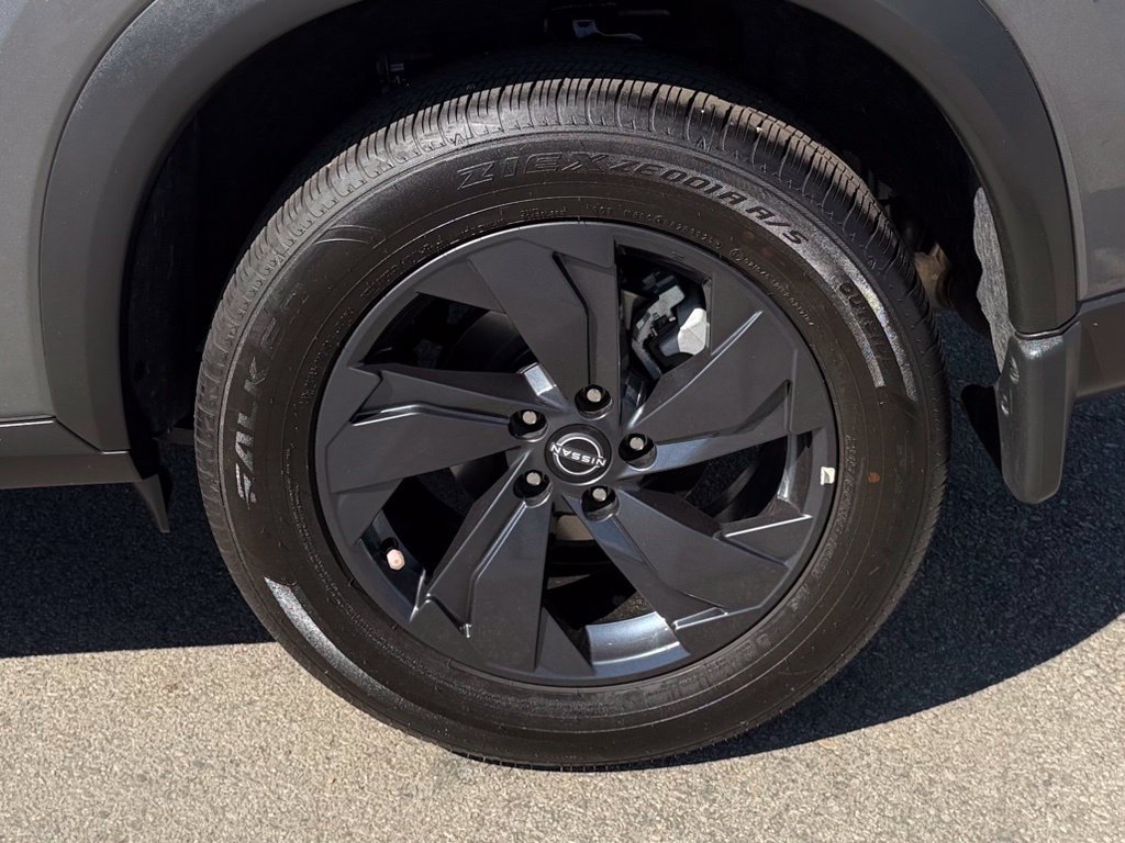 Certified 2026 Nissan Rogue SV FWD image 9
