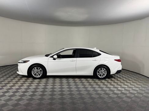 Used 2025 Toyota Camry LE image 12