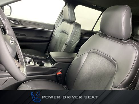 New 2026 Jeep Grand Cherokee Altitude image 15