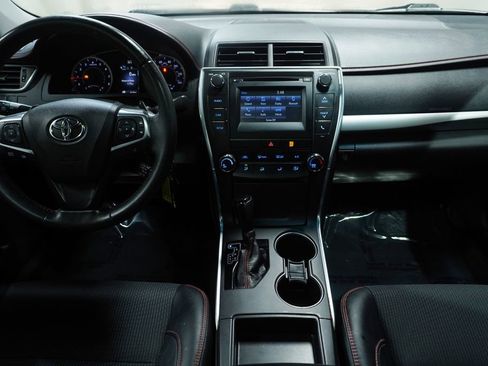 Used 2017 Toyota Camry SE w/ Moonroof Package FWD image 14