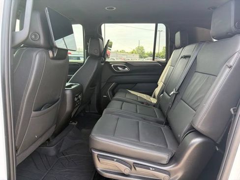 Used 2024 Chevrolet Suburban Z71 w/ Luxury Package AWD/4WD image 24