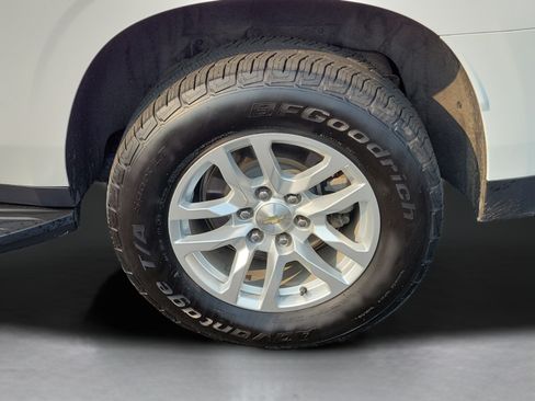 Used 2021 Chevrolet Suburban LT RWD image 32